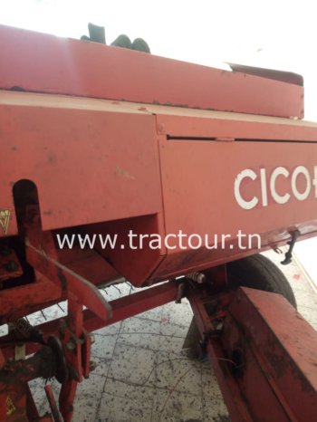 À vendre brissa presse à paille Cicoria 2747F complet