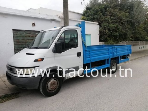 À vendre Camion plateau avec ridelles Iveco Daily 35c11 complet