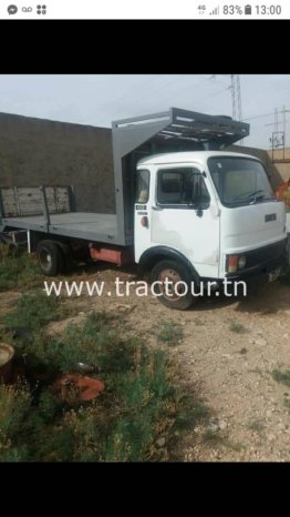 À vendre Camion plateau avec ridelles OM 40 complet