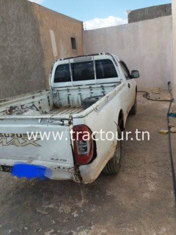 À vendre Camionnette 2 portes avec benne Isuzu D-max 2.5 TD Bon état complet