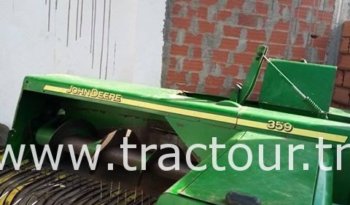 À vendre Presse à moyenne densité John Deere 359 Bon état complet