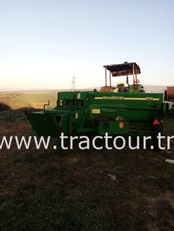 À vendre Presse à moyenne densité John Deere 359 Bon état complet