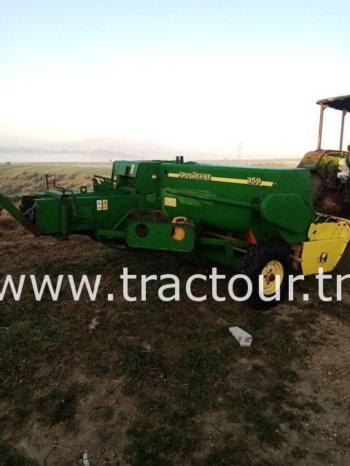 À vendre Presse à moyenne densité John Deere 359 Bon état complet