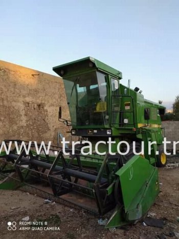 À vendre Moissonneuse batteuse avec cabine John Deere 1157 Neuf en excellent état complet