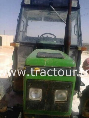 À vendre Tracteur avec cabine John Deere 2300 Bon état complet