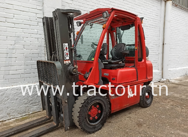 À vendre Chariot élévateur à gaz Nissan 2,5 tonnes complet