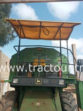 À vendre Moissonneuse batteuse sans cabine John Deere 1157 Bon état complet
