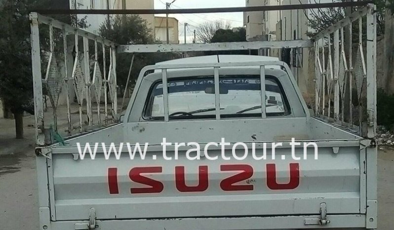 À vendre Camionnette 2 portes avec benne Isuzu KB 26 Bon état complet