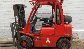 À vendre Chariot élévateur à gaz Nissan 2,5 tonnes complet