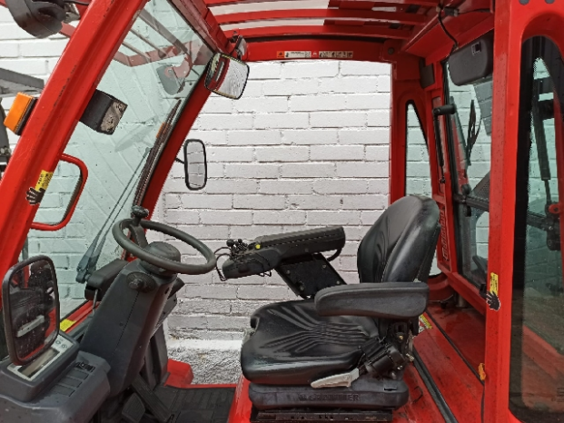 À vendre Chariot élévateur à gaz Nissan 2,5 tonnes complet