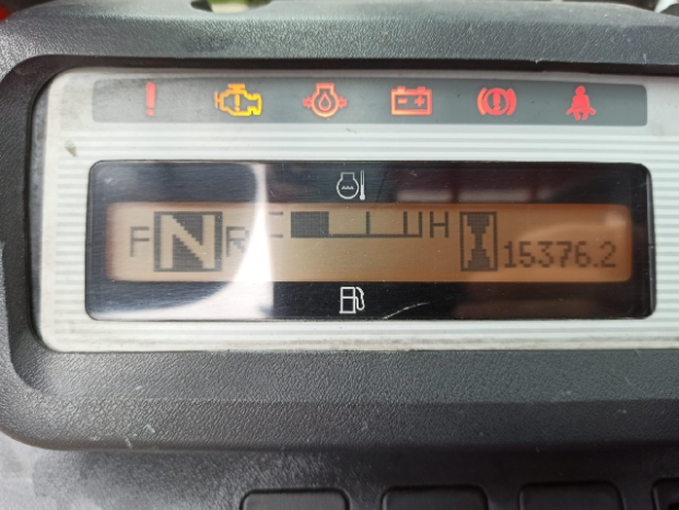 À vendre Chariot élévateur à gaz Nissan 2,5 tonnes complet