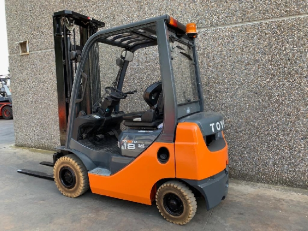 À vendre Chariot élévateur diesel Toyota 02-8FDF18 – 1.8 tonne – Neuf en excellent état complet