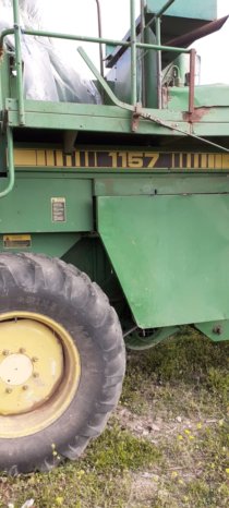 À vendre Moissonneuse batteuse sans cabine John Deere 1157 Bon état complet