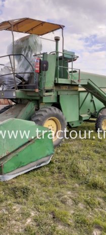 À vendre Moissonneuse batteuse sans cabine John Deere 1157 Bon état complet