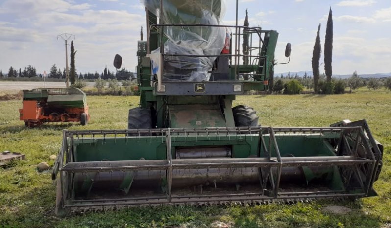 À vendre Moissonneuse batteuse sans cabine John Deere 1157 Bon état complet