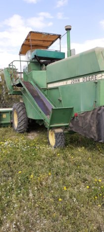 À vendre Moissonneuse batteuse sans cabine John Deere 1157 Bon état complet