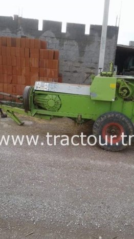 À vendre Presse à paille – Brissa Claas Markant 55 Bon état complet