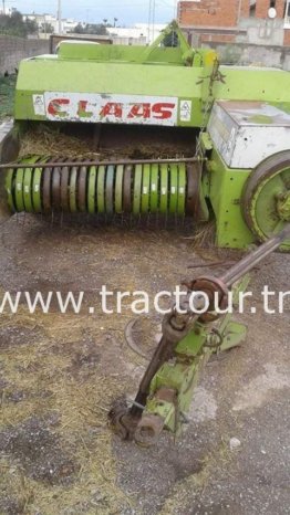À vendre Presse à paille – Brissa Claas Markant 55 Bon état complet