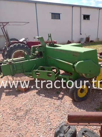 À vendre Presse à paille – Brissa John Deere 342 Bon état complet