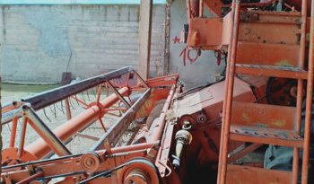 À vendre Moissonneuse batteuse sans cabine Laverda Someca M132 Bon état complet