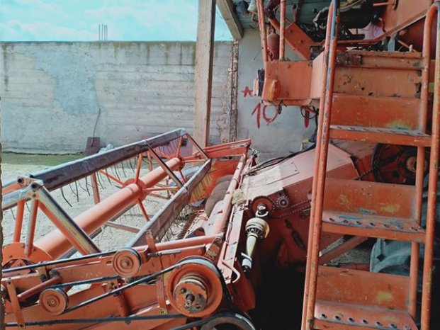 À vendre Moissonneuse batteuse sans cabine Laverda Someca M132 Bon état complet