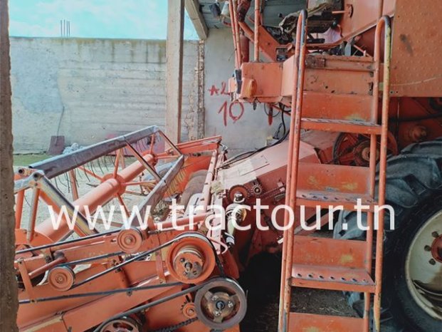 À vendre Moissonneuse batteuse sans cabine Laverda Someca M132 Bon état complet