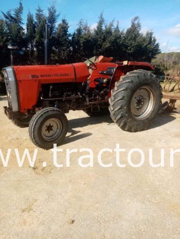 À vendre Tracteur Massey Ferguson 390 Bon état complet