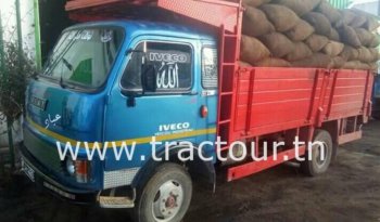 À vendre Camion plateau avec ridelles OM 40 complet