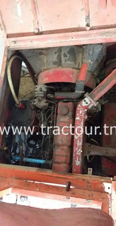 À vendre Moissonneuse batteuse Massey Ferguson 520 complet