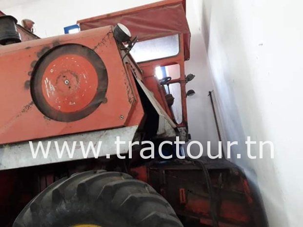 À vendre Moissonneuse batteuse Massey Ferguson 520 complet