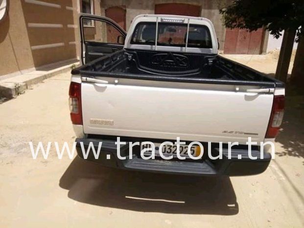 À vendre Camionnette 2 portes avec benne Isuzu D-max 2.5 TD Neuf en excellent état complet