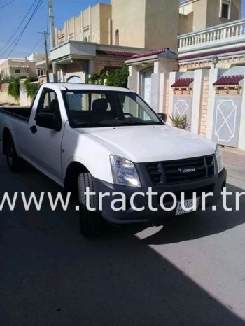 À vendre Camionnette 2 portes avec benne Isuzu D-max 2.5 TD Neuf en excellent état complet