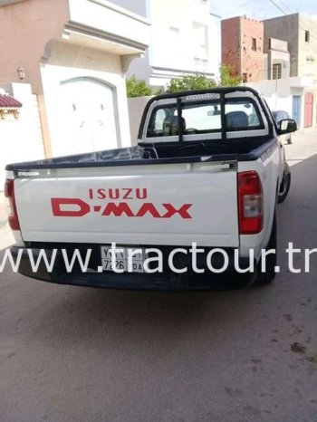 À vendre Camionnette 2 portes avec benne Isuzu D-max 2.5 TD Neuf en excellent état complet