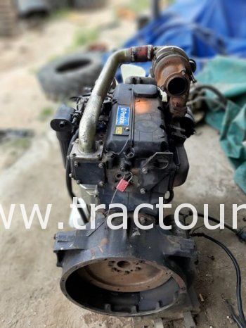 À vendre Moteur 4 cylindres Perkins Neuf en excellent état complet