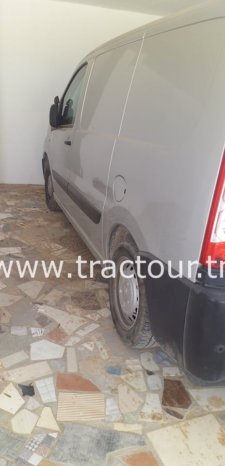 À vendre Utilitaire fourgon Peugeot Expert 2 2.0 HDi 120 (2007-2016) Neuf en excellent état complet