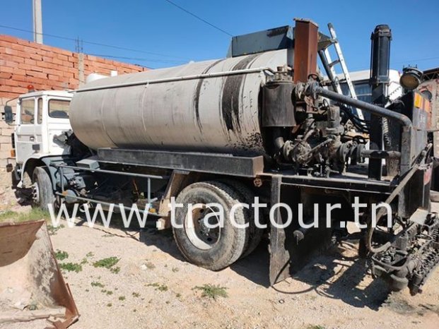 À vendre Camion avec répandeuse à bitume Renault GF 260 Neuf en excellent état complet