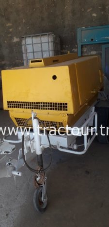 À vendre Pompe à chape 3 cylindres Putzmeister complet
