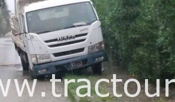 À vendre Camion plateau avec ridelles Iveco complet
