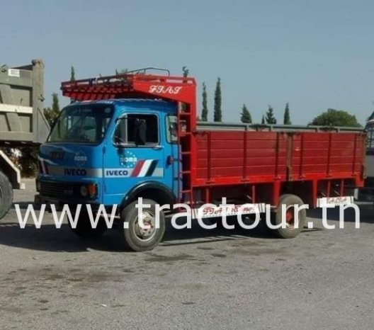 À vendre Camion plateau avec ridelles OM 40 complet