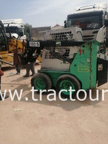 À vendre Chargeuse compacte avec moteur Kubota complet
