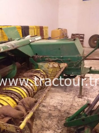 À vendre Presse à paille – Brissa John Deere 349 Bon état complet