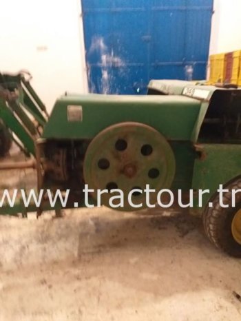 À vendre Presse à paille – Brissa John Deere 349 Bon état complet