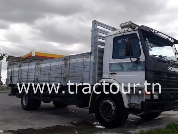 À vendre Camion plateau avec ridelles Scania 113H complet