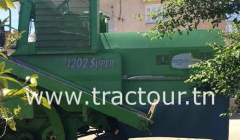 À vendre Moissonneuse batteuse à sacs بالشكارة Deutz-Fahr 1202 Super complet