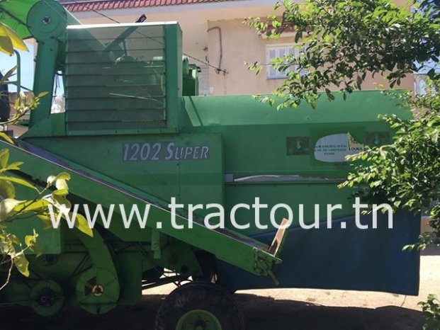 À vendre Moissonneuse batteuse à sacs بالشكارة Deutz-Fahr 1202 Super complet