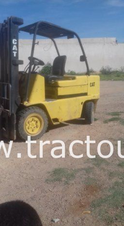 À vendre Chariot élévateur diesel Caterpillar DP30N (Capacité max 3 t) complet