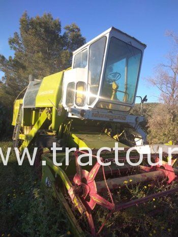 À vendre Moissonneuse batteuse avec cabine New Holland complet