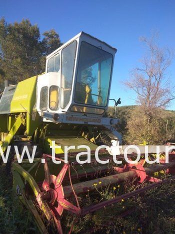 À vendre Moissonneuse batteuse avec cabine New Holland complet