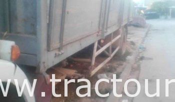 À vendre Camion plateau avec ridelles UNIC sans carte grise complet