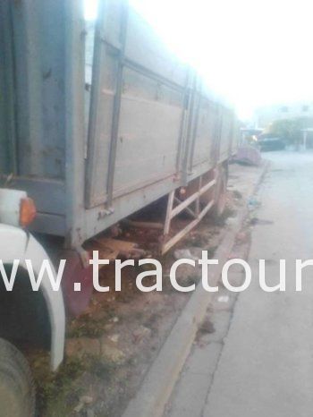 À vendre Camion plateau avec ridelles UNIC sans carte grise complet